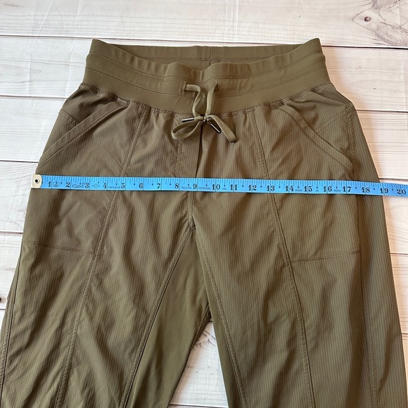Title: CRZ YOGA Olive Green Ruched Ankle Joggers | Size Small (4/6) Active Wear - Picture 7 of 9